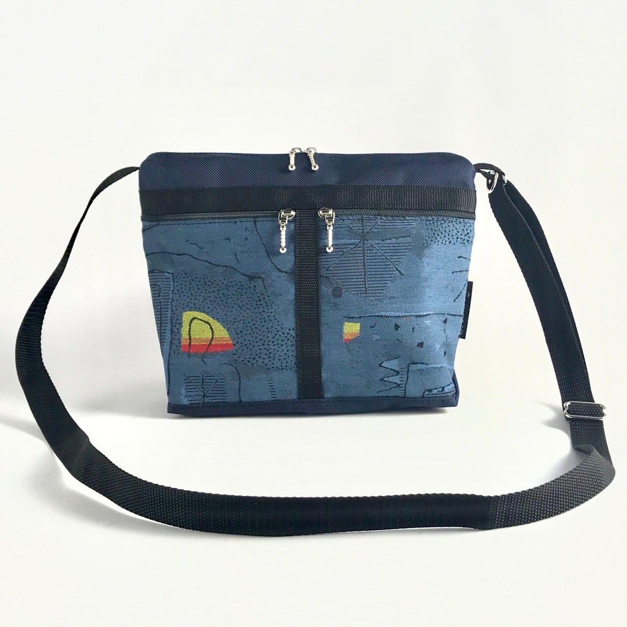 221L Navy nylon small organizer purse with fabric accent pockets