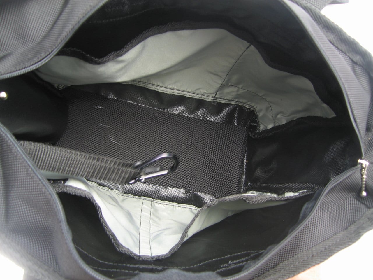 ZZ: Boxy Laptop Tote w/ 2 open end pockets