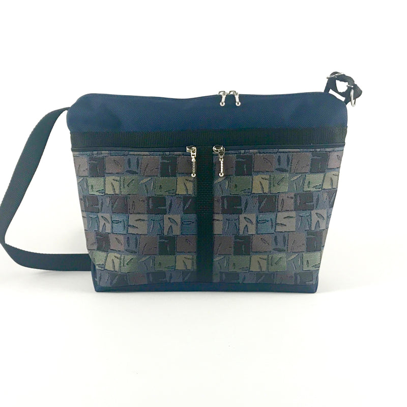 221L Navy snylon mall organizer purse with fabric accent pockets